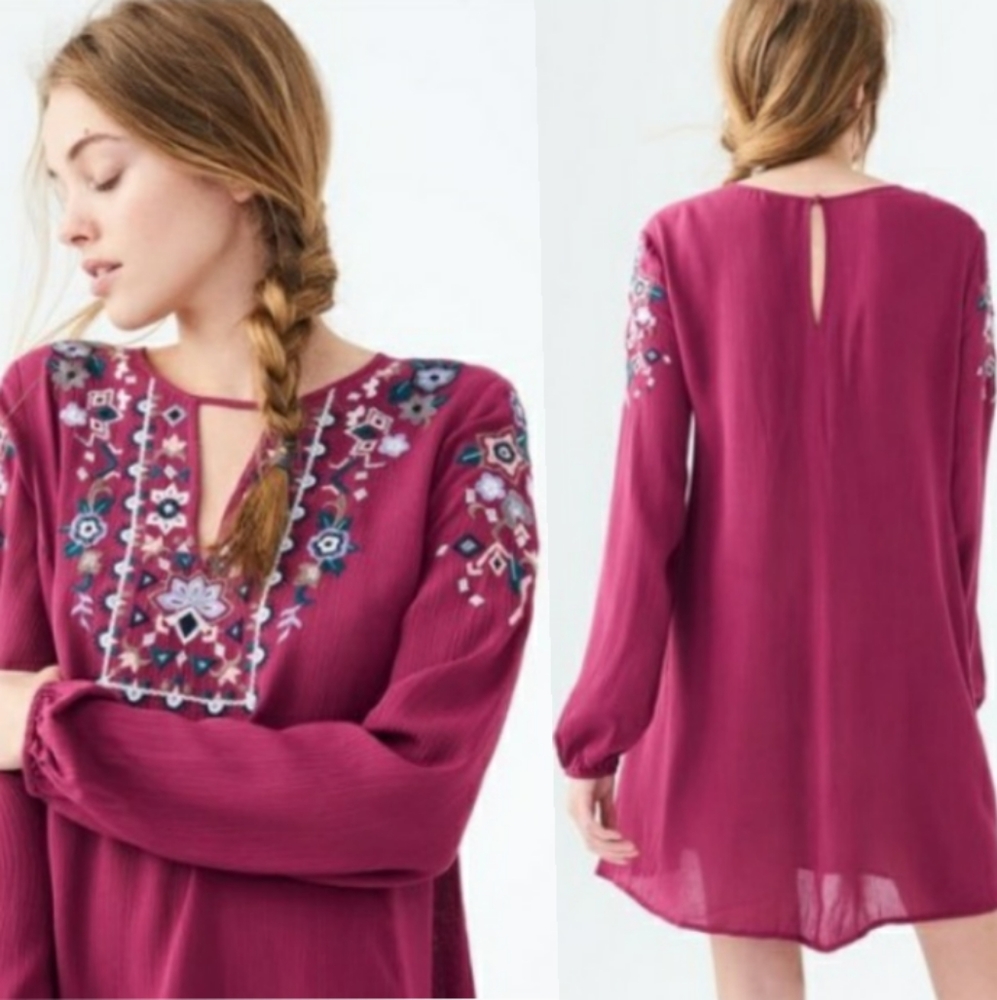 AEROpostale embroidered notch-neck peasant dress women’s Size Medium